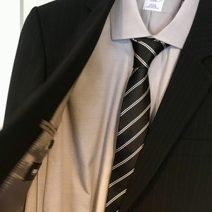 Stunning dark Hugo Boss virgin wool suit / stretch